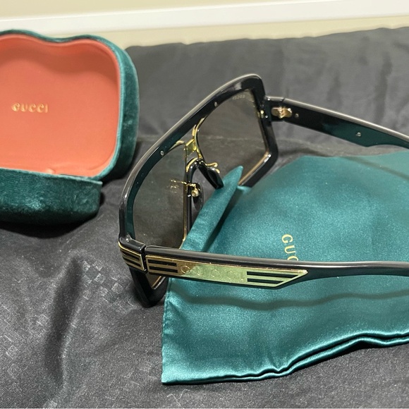 Gucci Black and Gold Sunglasses - Picture 5 of 8